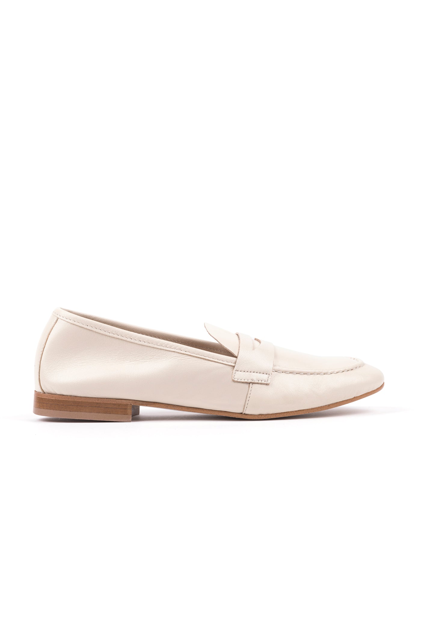 Loafers rasos em pele