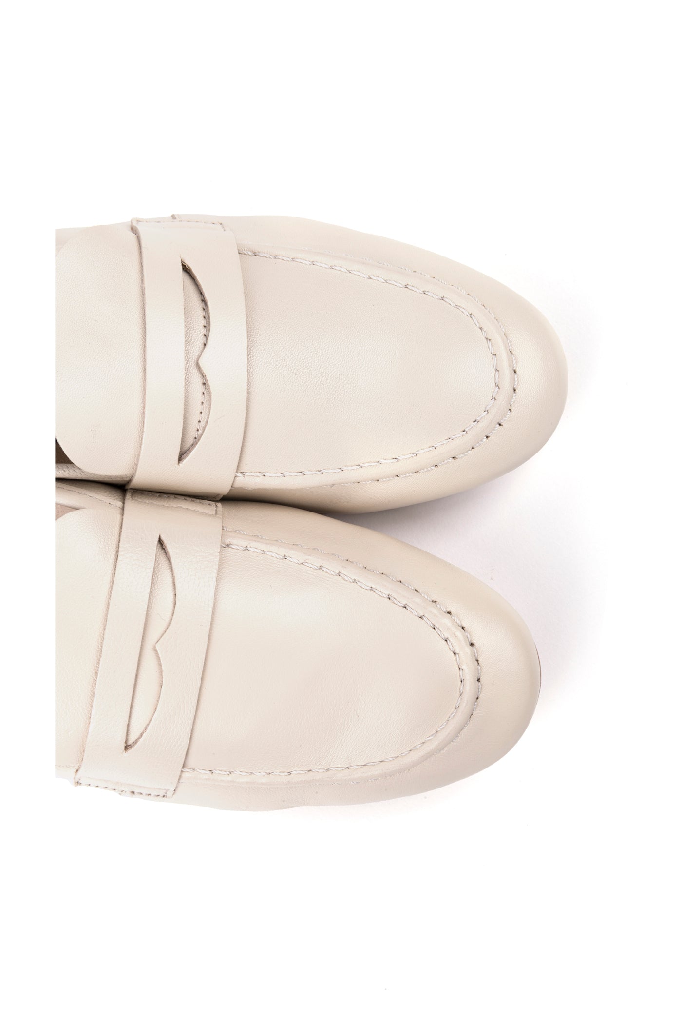 Loafers rasos em pele