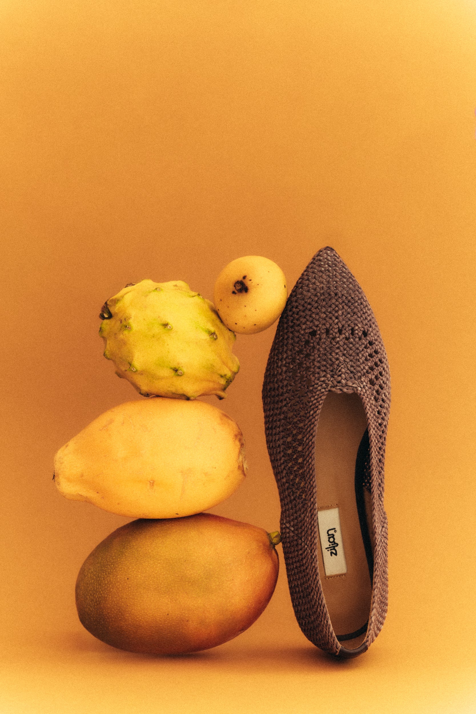 Sabrina pontiaguda em ráfia natural