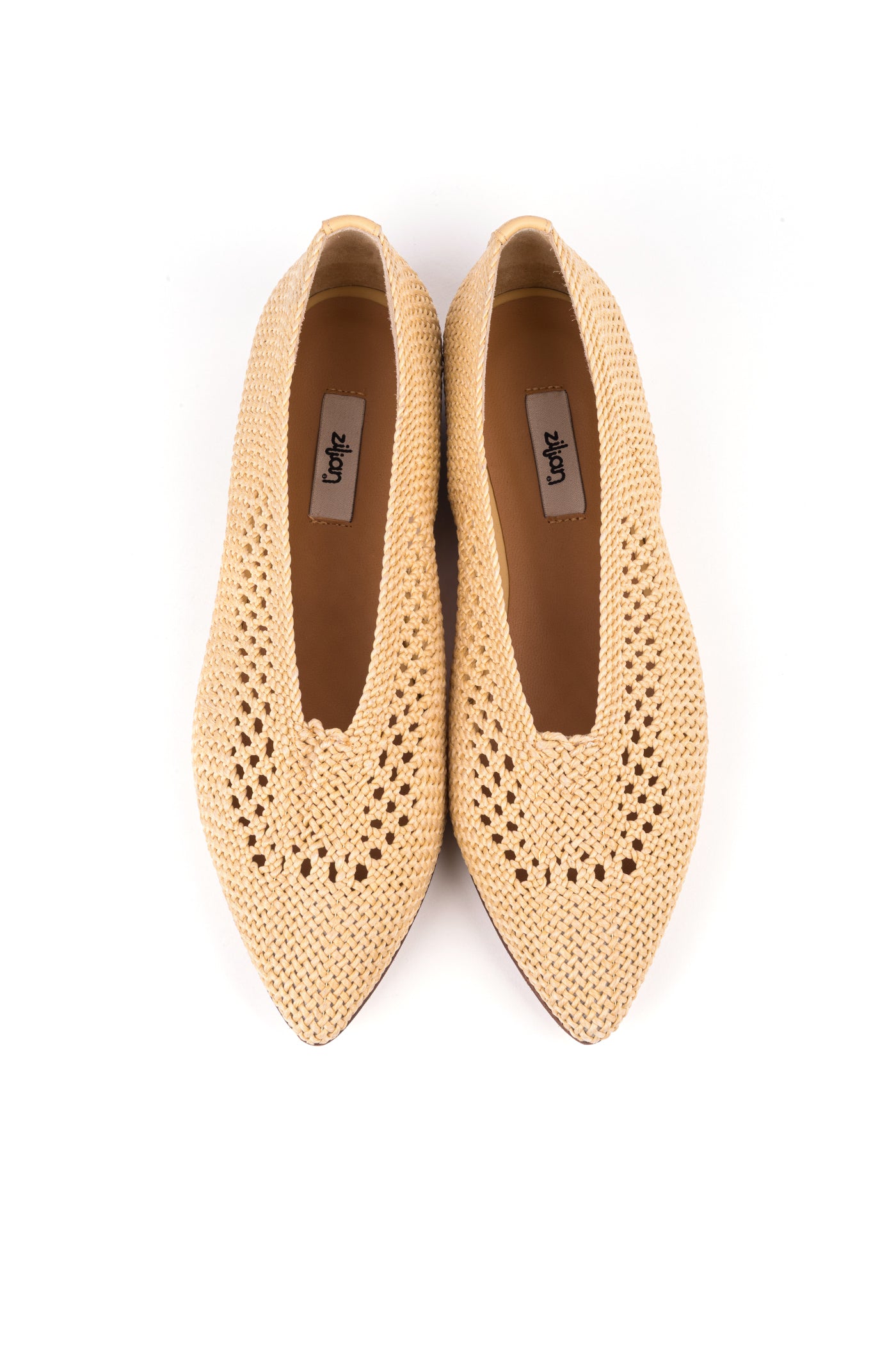 Sabrina pontiaguda em ráfia natural