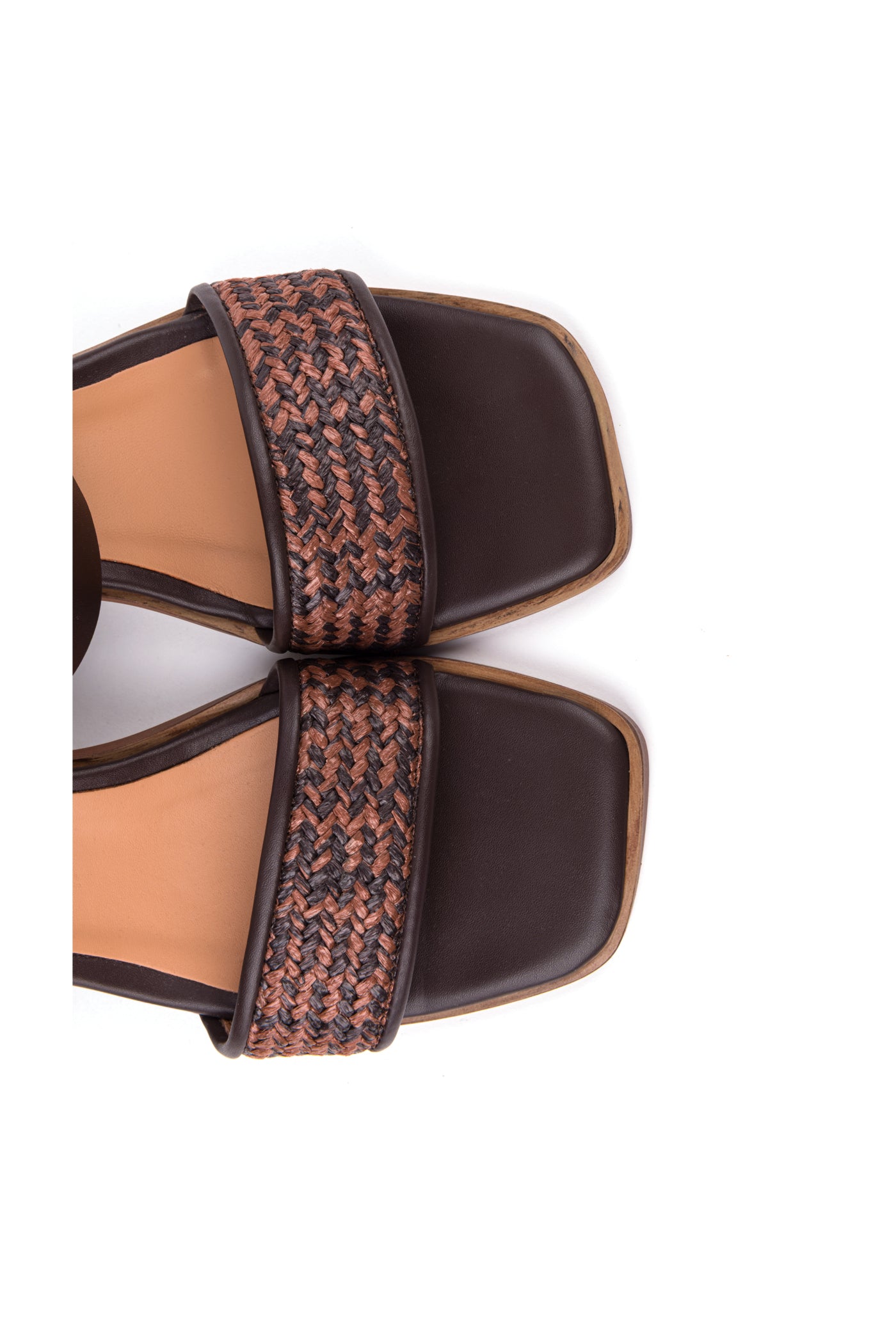 Sandália de salto alto em pele