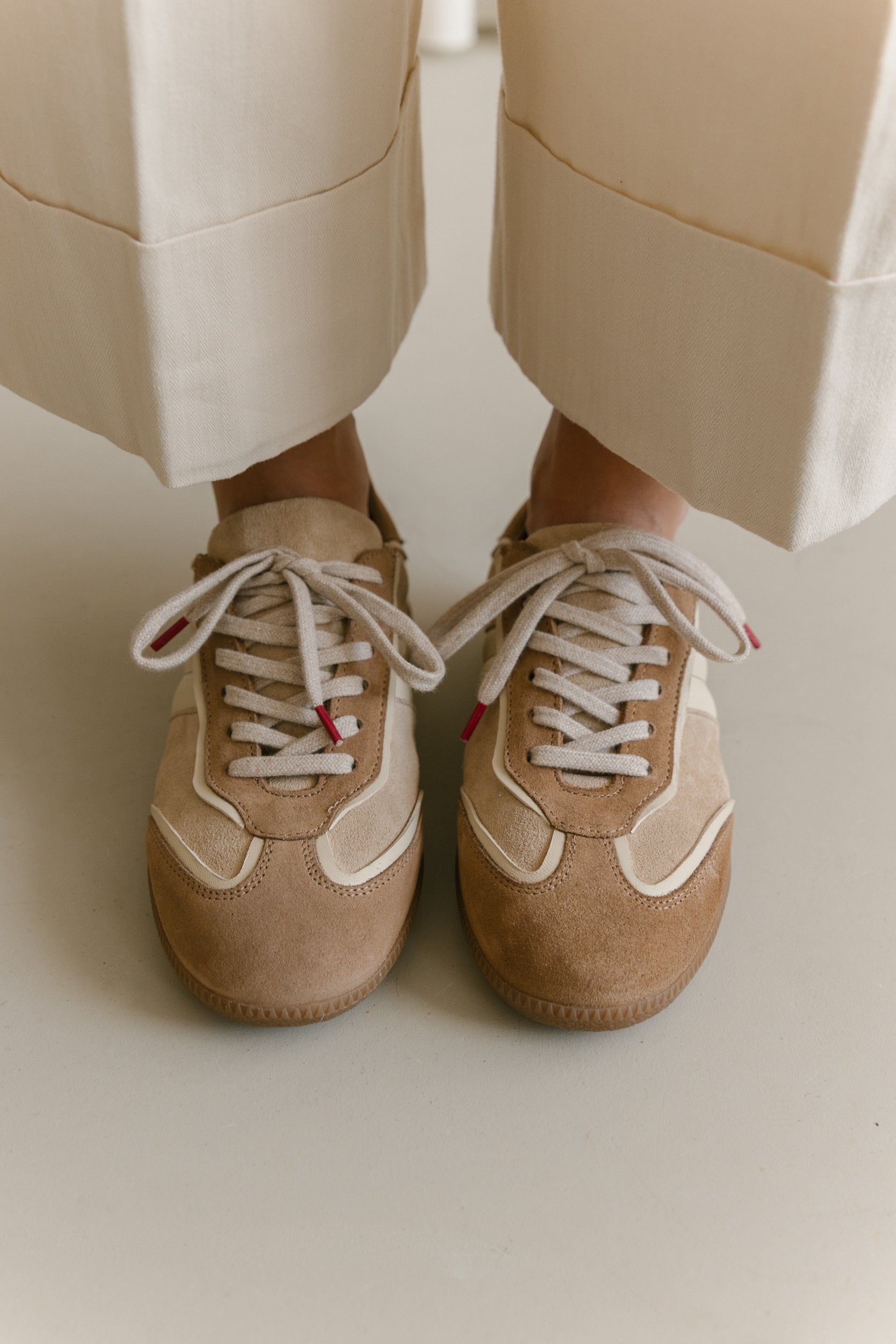 Sneakers em camurça