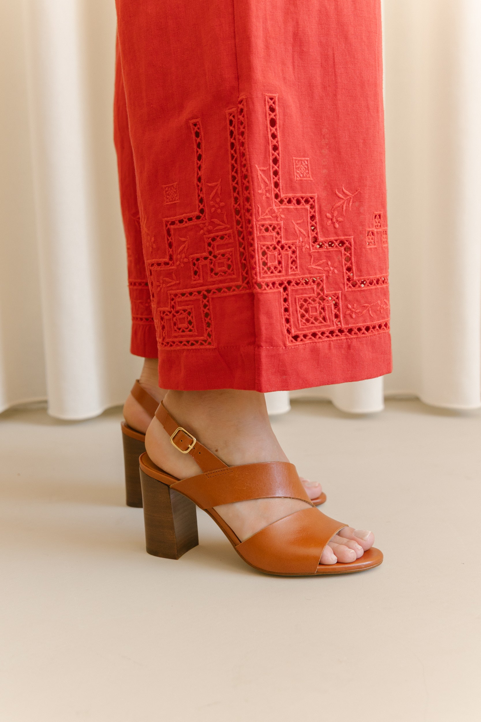 Sandálias de salto alto em pele