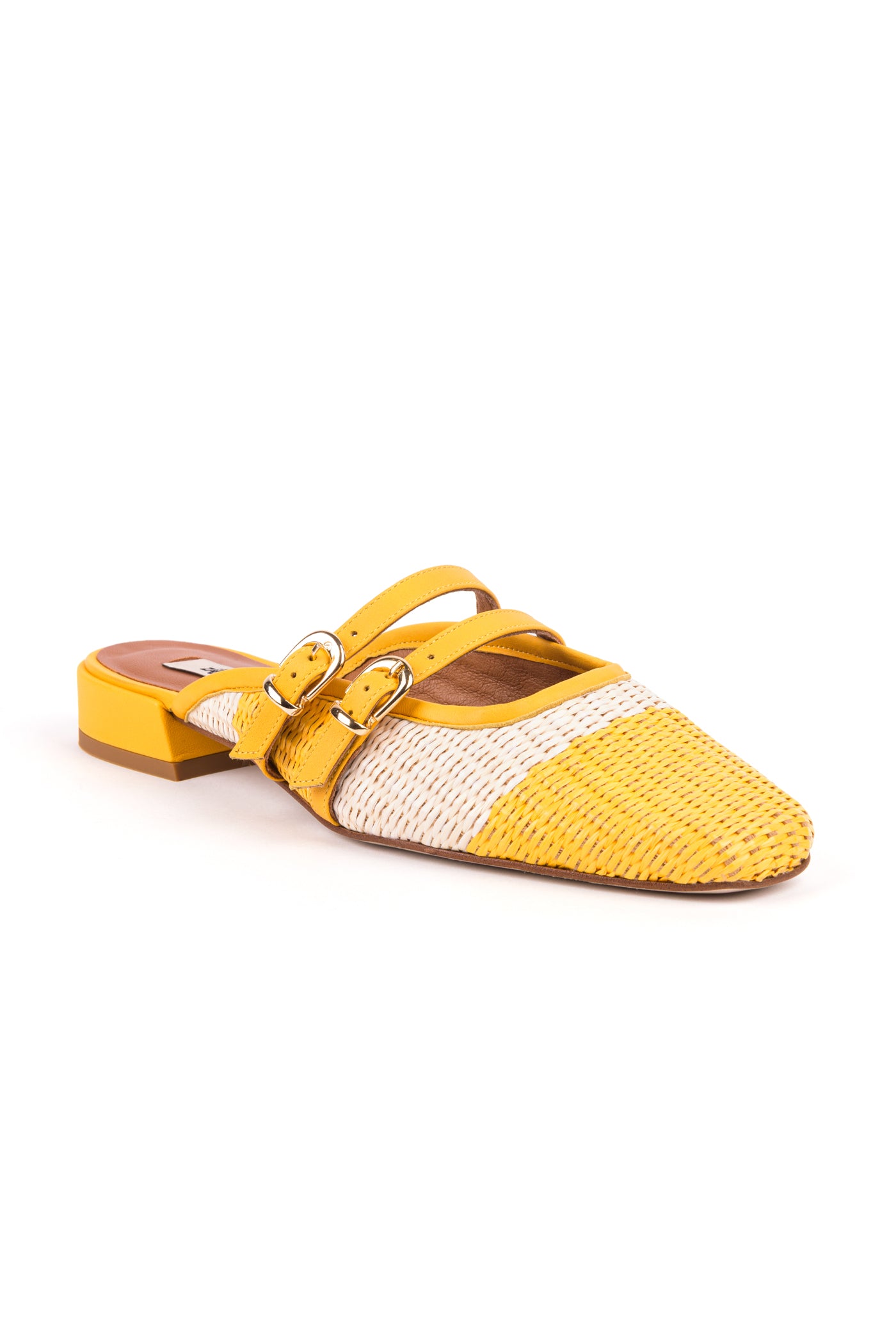 Sapatos rasos em ráfia