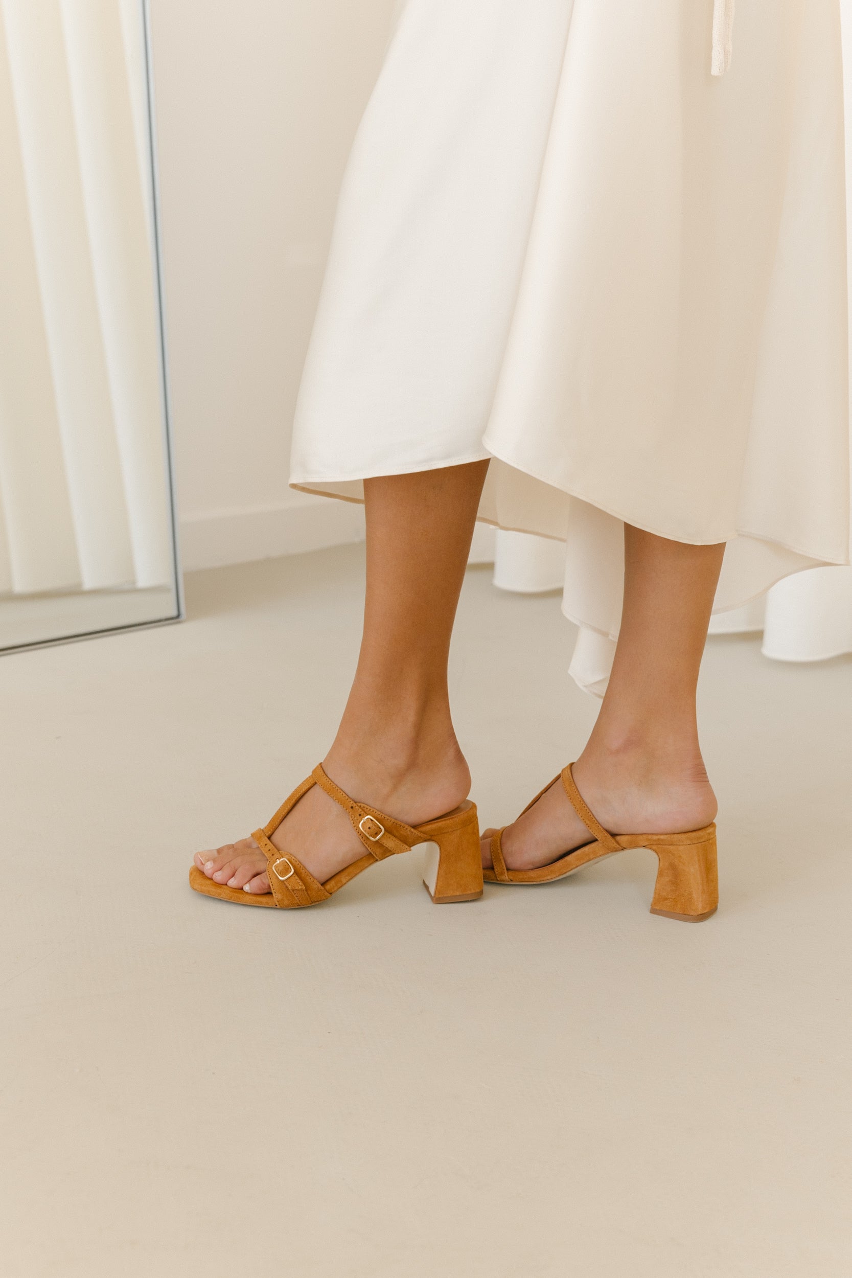 Sandálias de salto alto em camurça