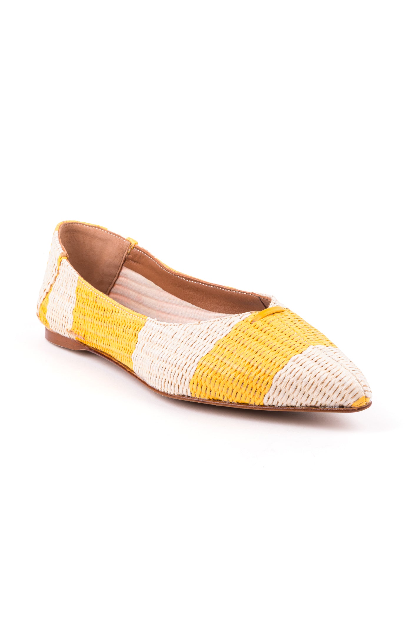 Sabrinas rasas bicudas em ráfia