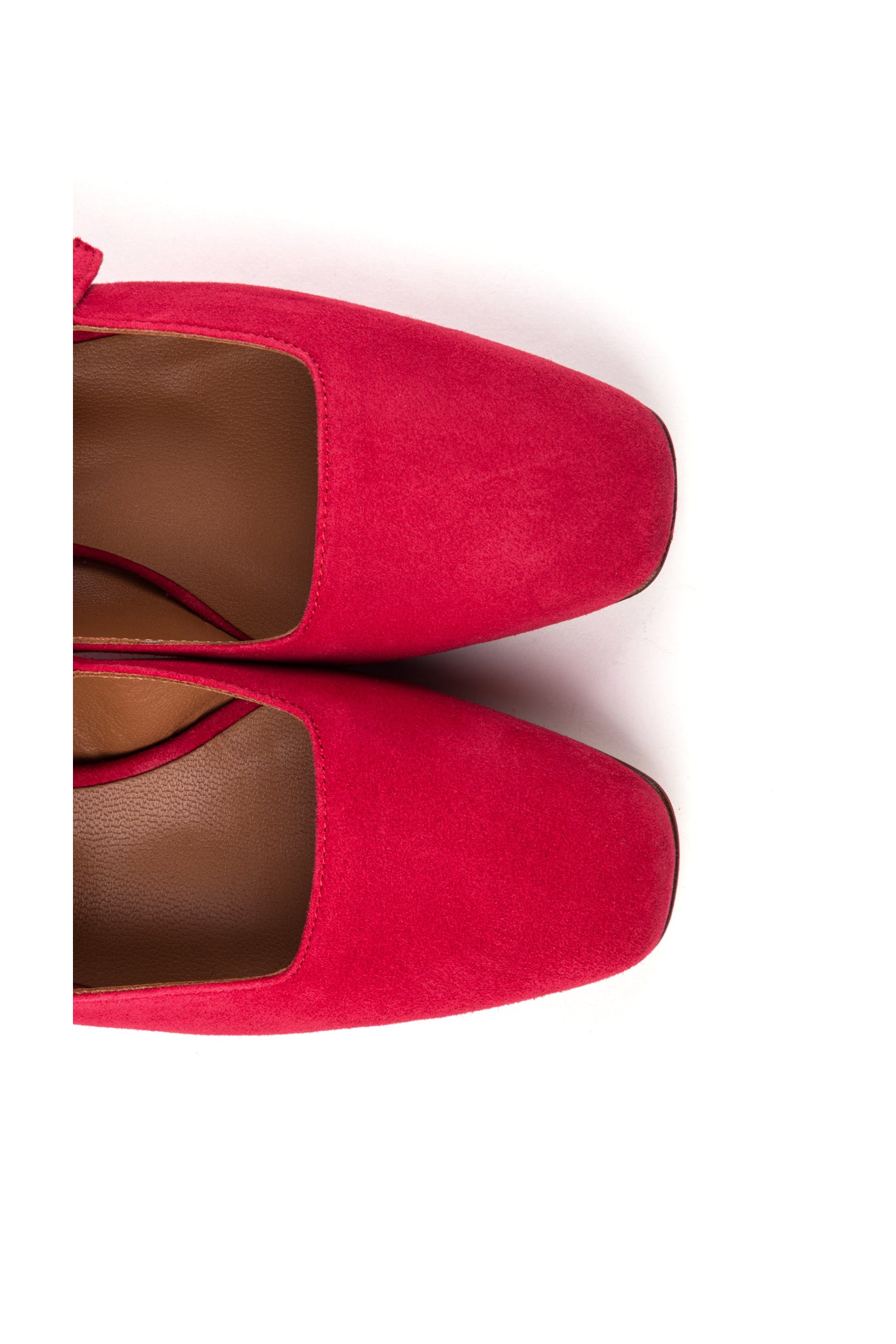 Slingbacks rasos estilo mary jane em camurça