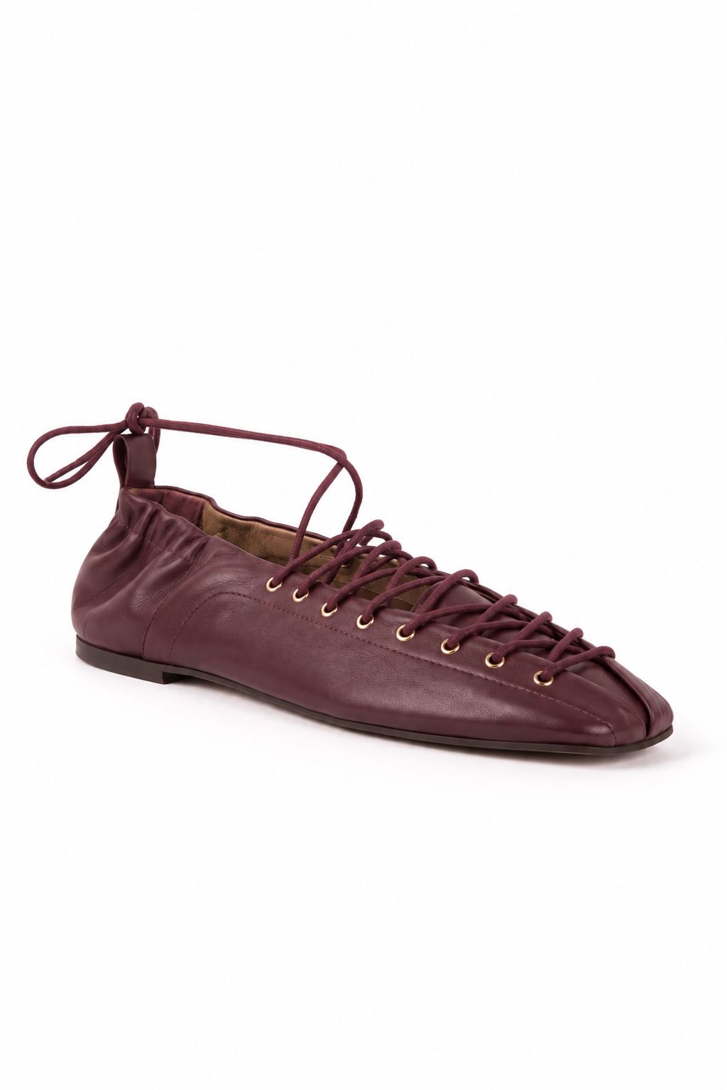 Sapatos rasos em pele com atacadores