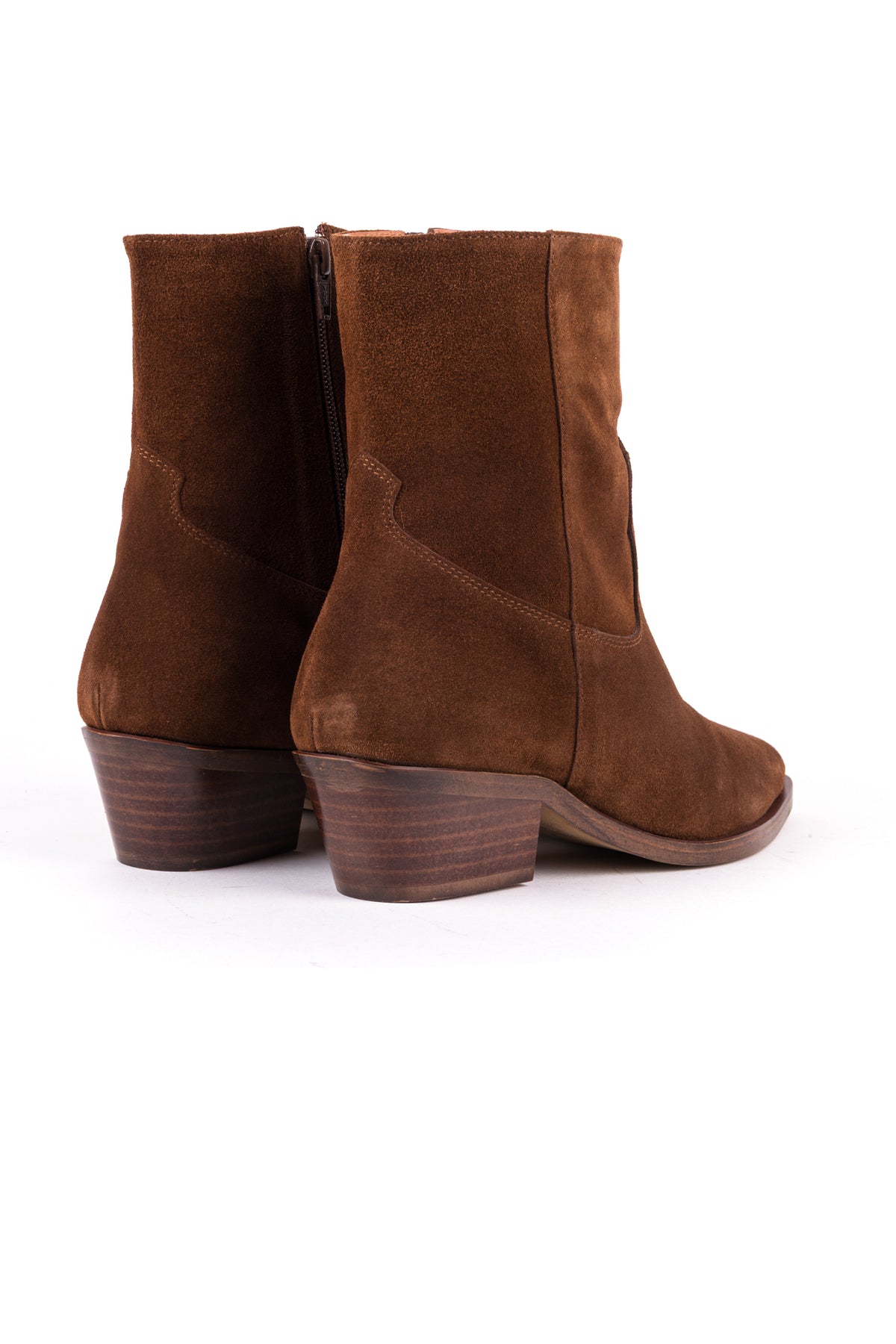 Botas texanas em croute castanho da Zilian, com fecho lateral e biqueira pontiaguda.