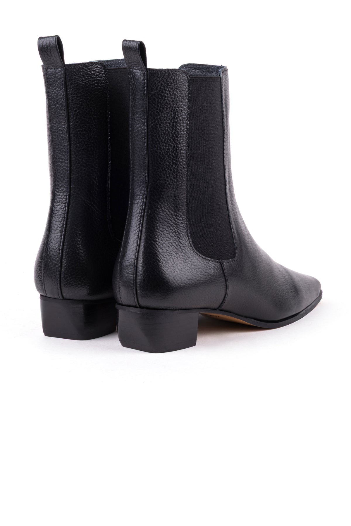 Botas com elásticos em pele