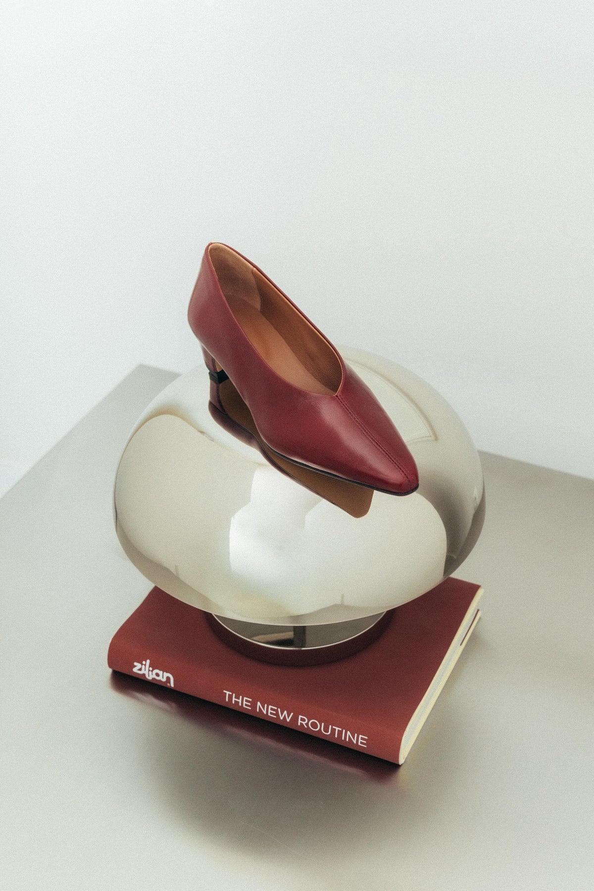 Sapatos de salto baixo em pele envernizada bordeaux Zilian