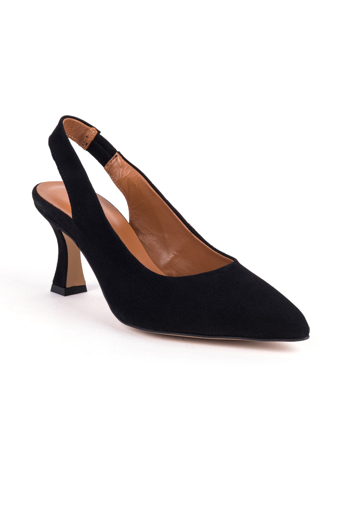 Slingbacks pretos em camurça, com forro e palmilha em pele camel.