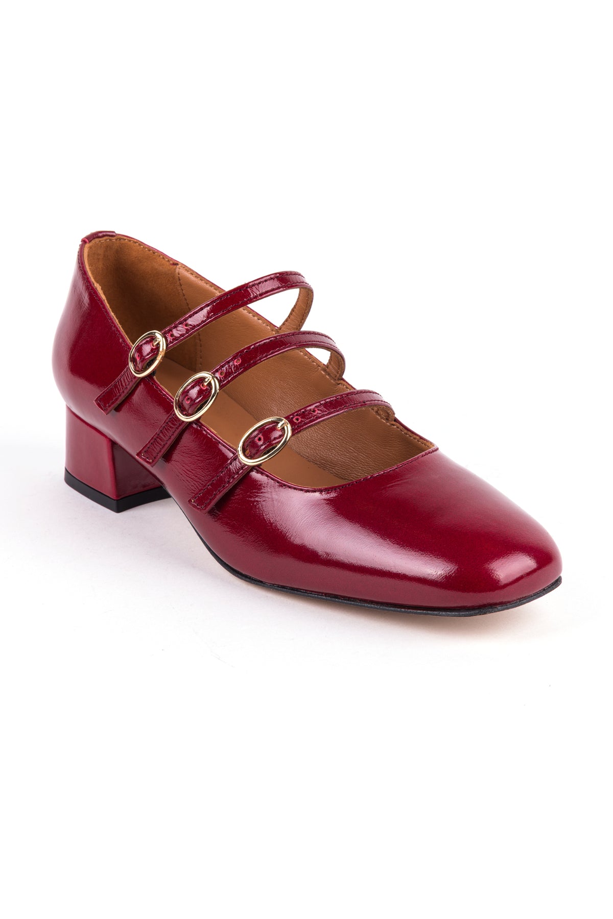 Mary Janes bordeaux da Zilian, com salto de bloco e fivelas douradas.