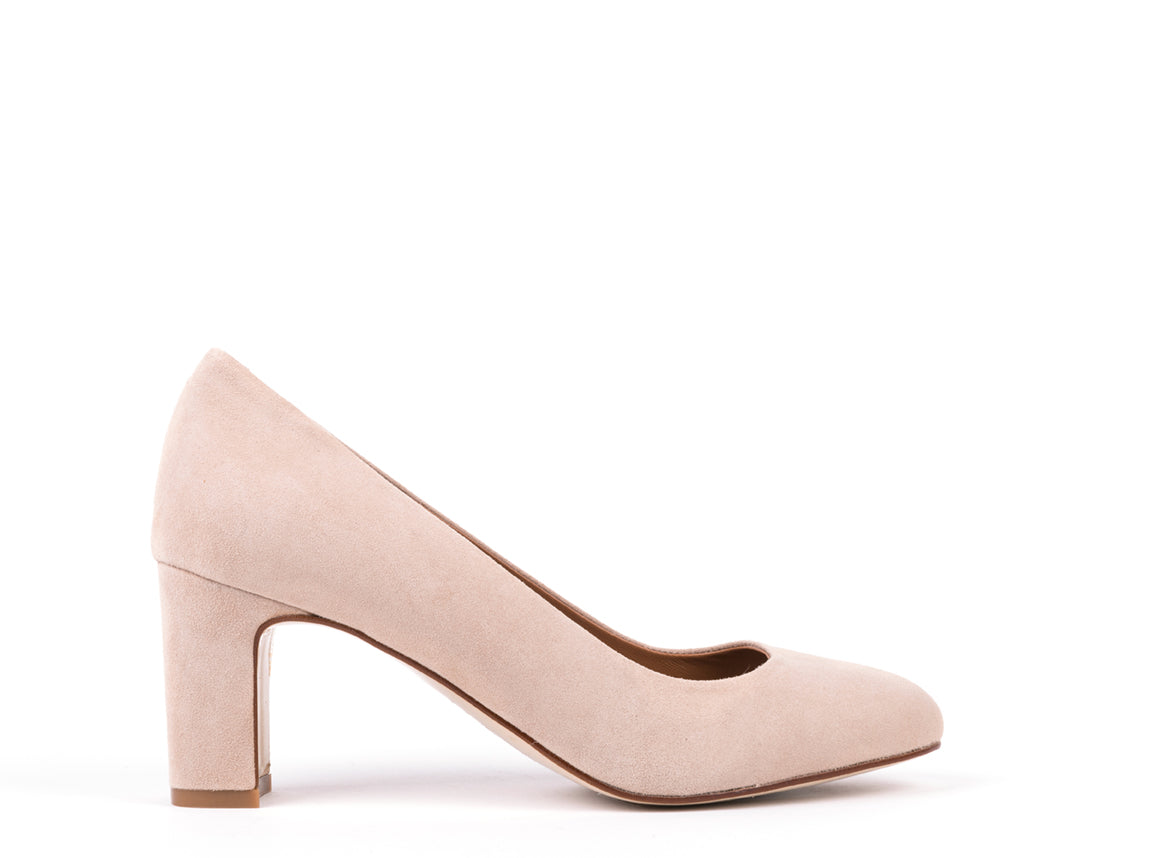 High-heeled shoes