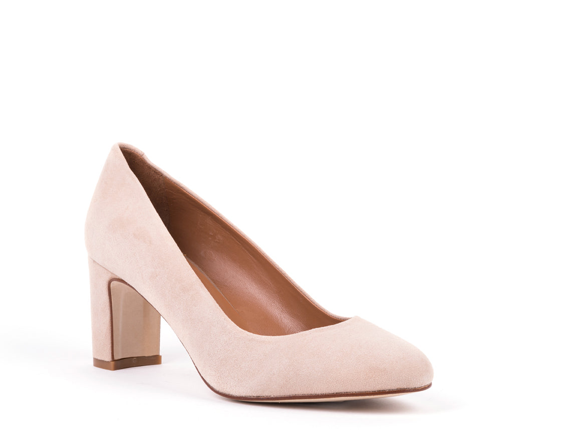 High-heeled shoes