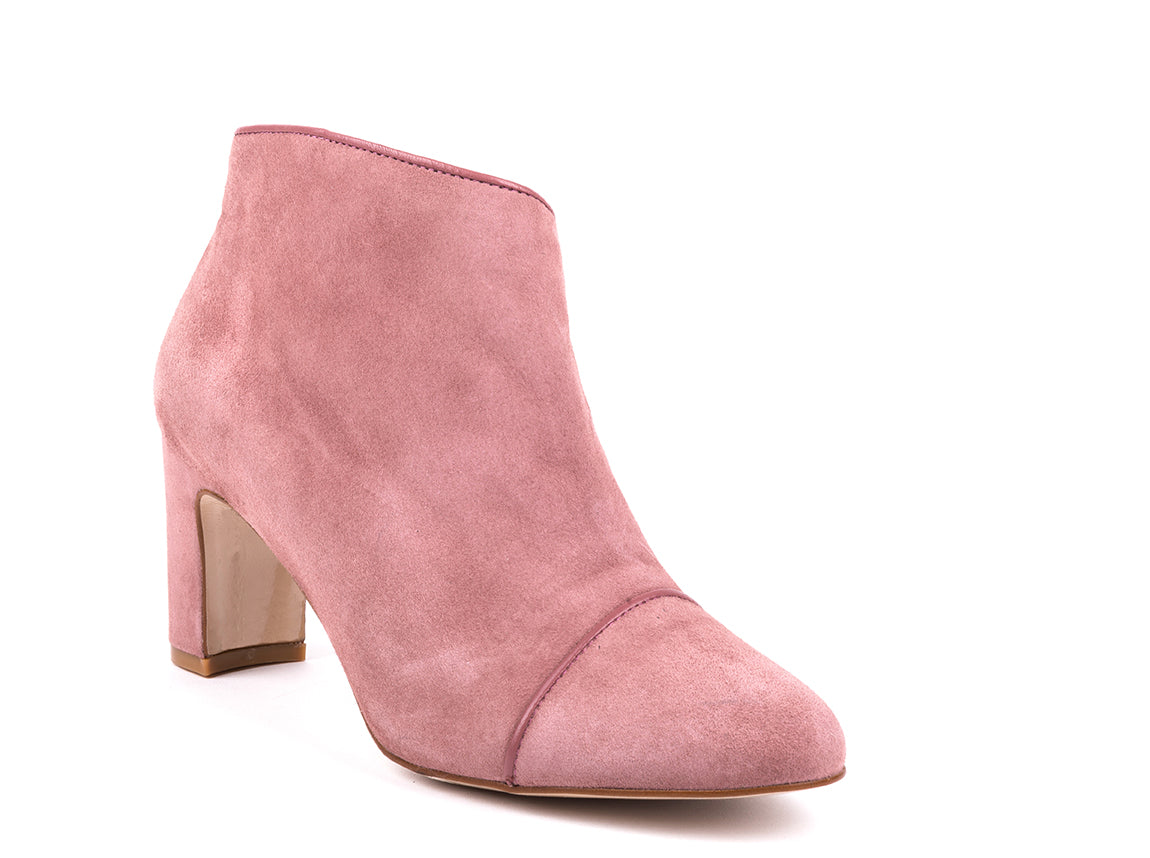 Botins de salto alto em