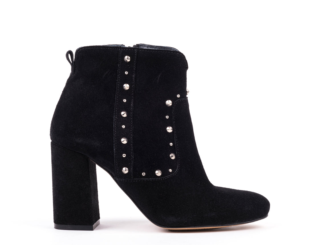 Botins de salto alto em