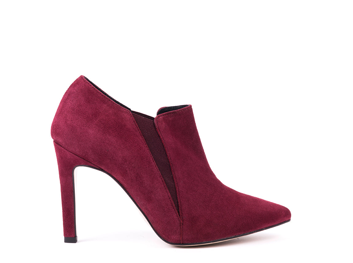 Botins de salto alto em