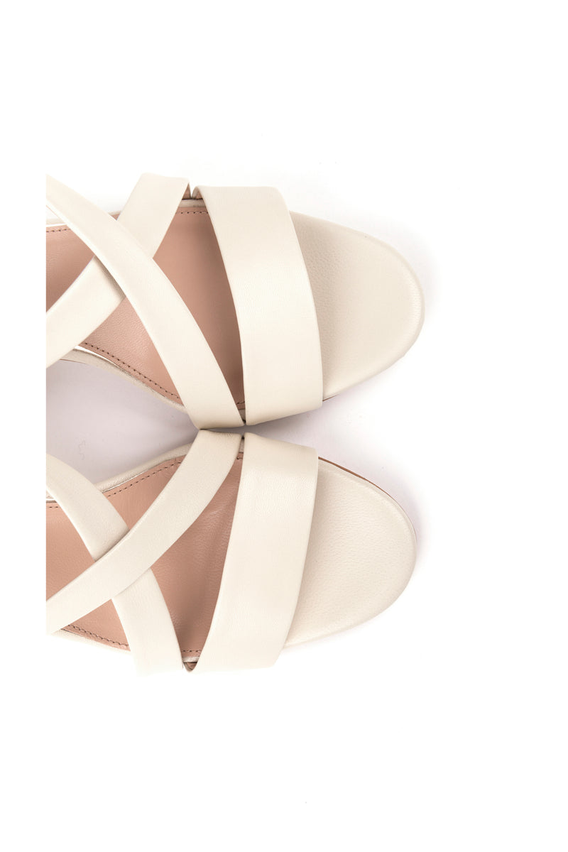 Sandálias de noiva de salto alto 7,5 cm com tiras cruzadas em pele off-white