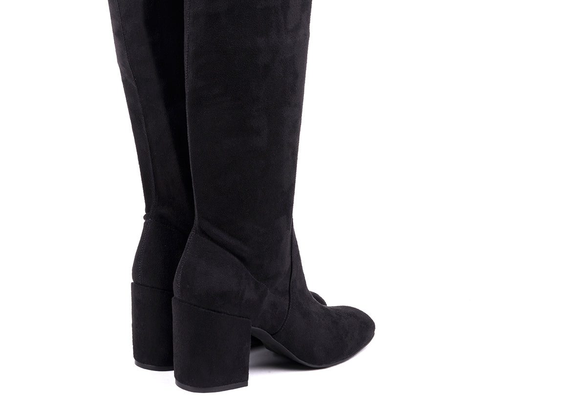 Botas de cano alto em licra preta