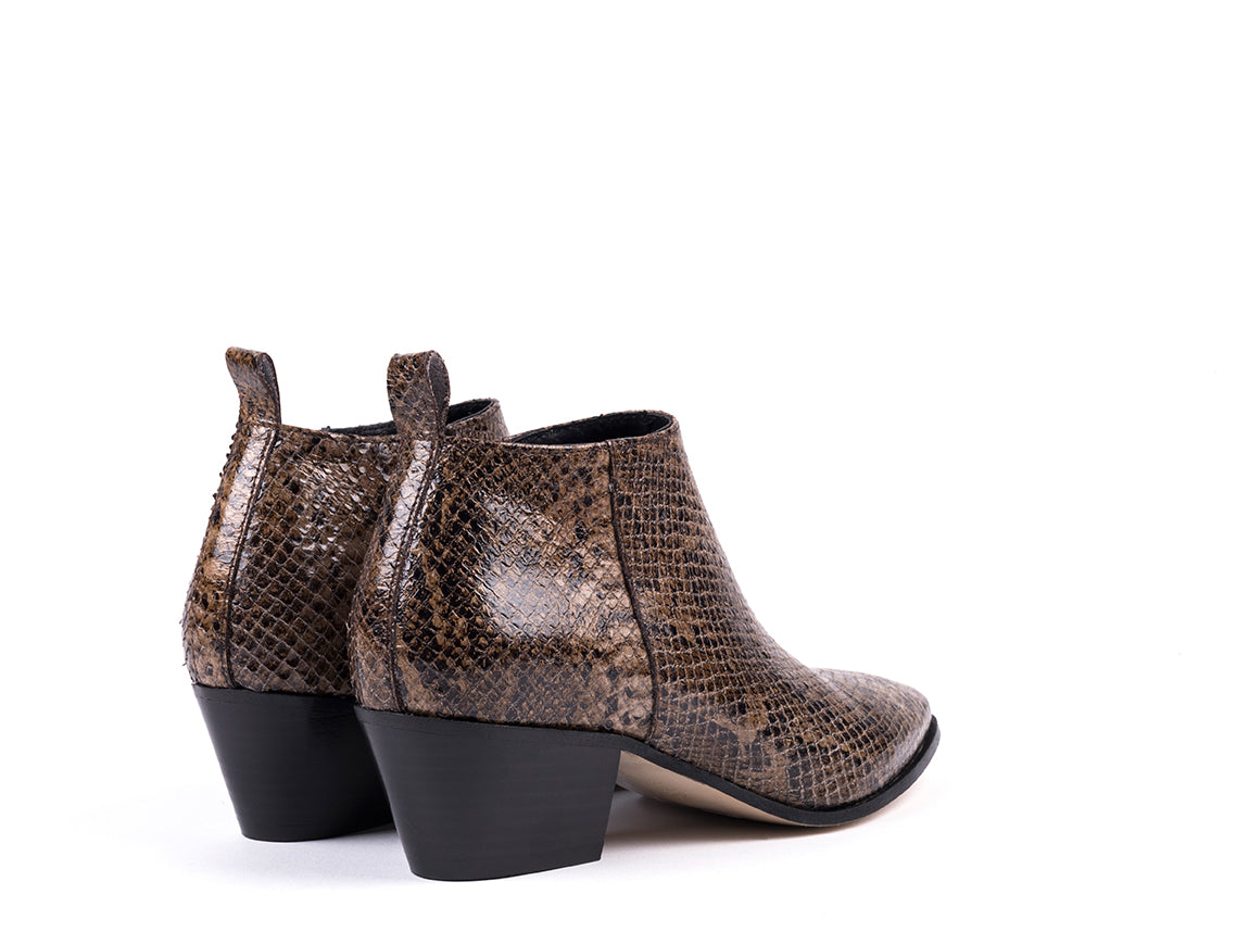 Medium-heeled ankle boots in natural embossed leather