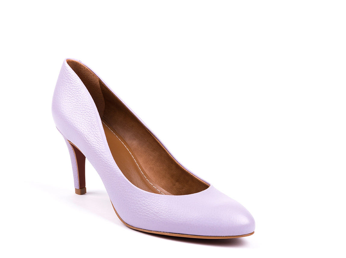 High-heeled shoes in lilac leather