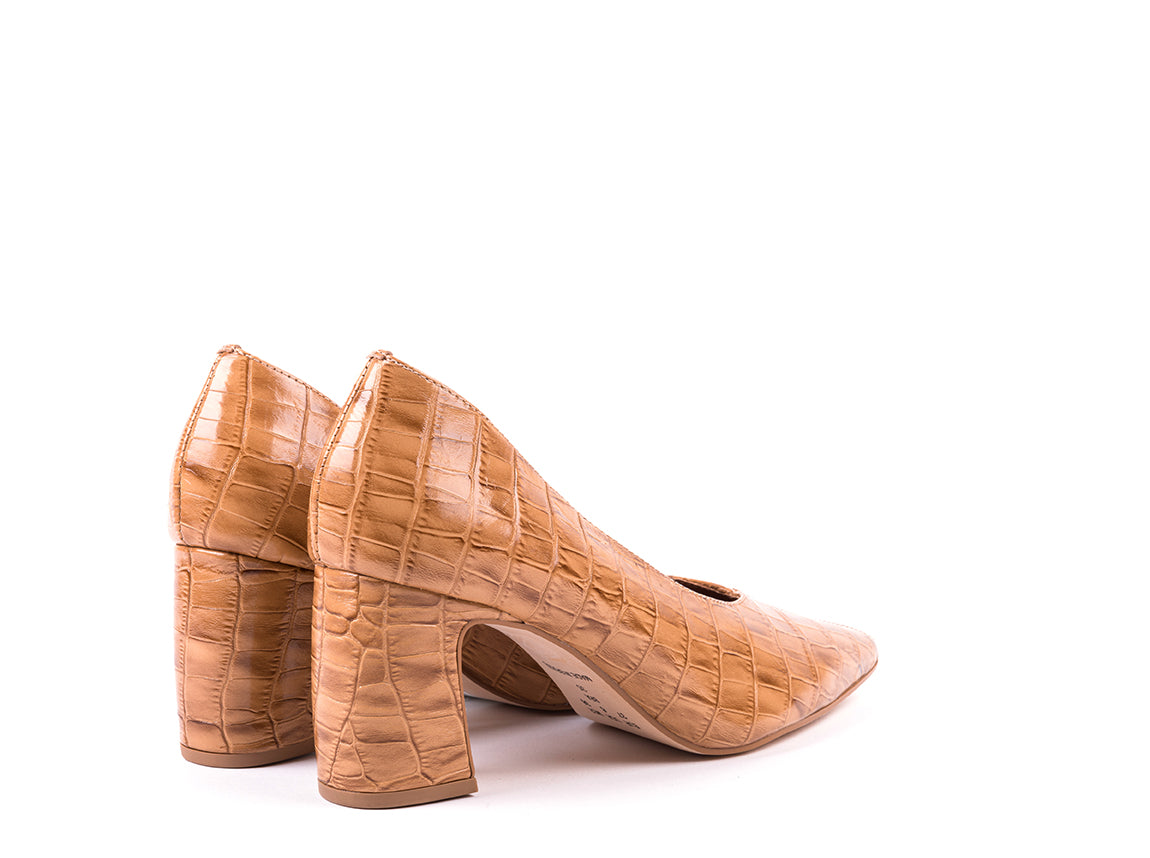 Sapatos de salto alto em pele gravada croco camel