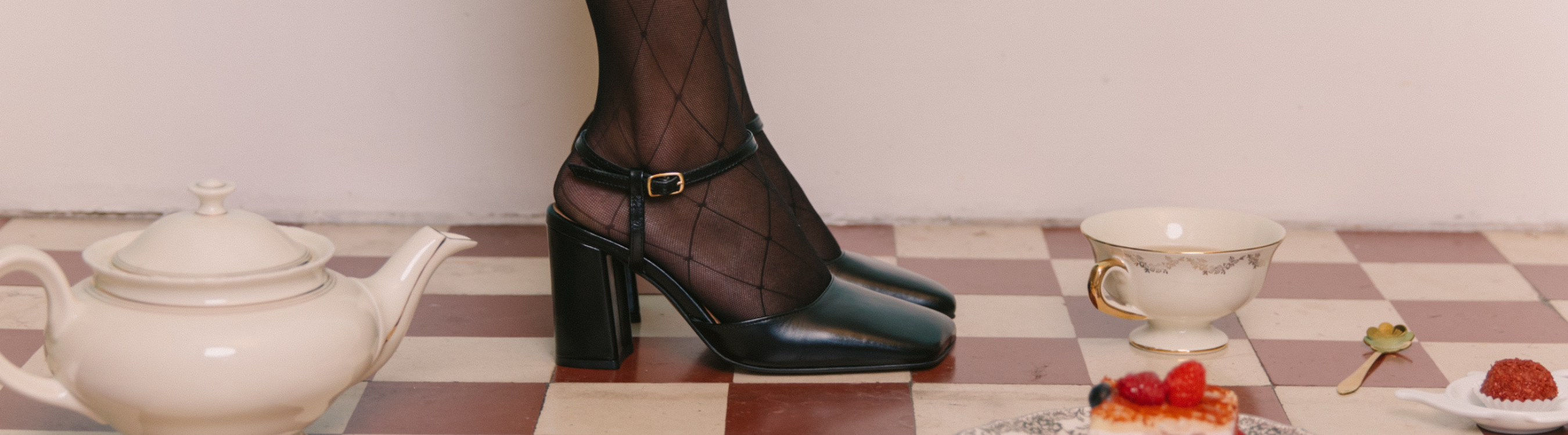 Slingbacks de salto alto em pele nude, sapatos de senhora