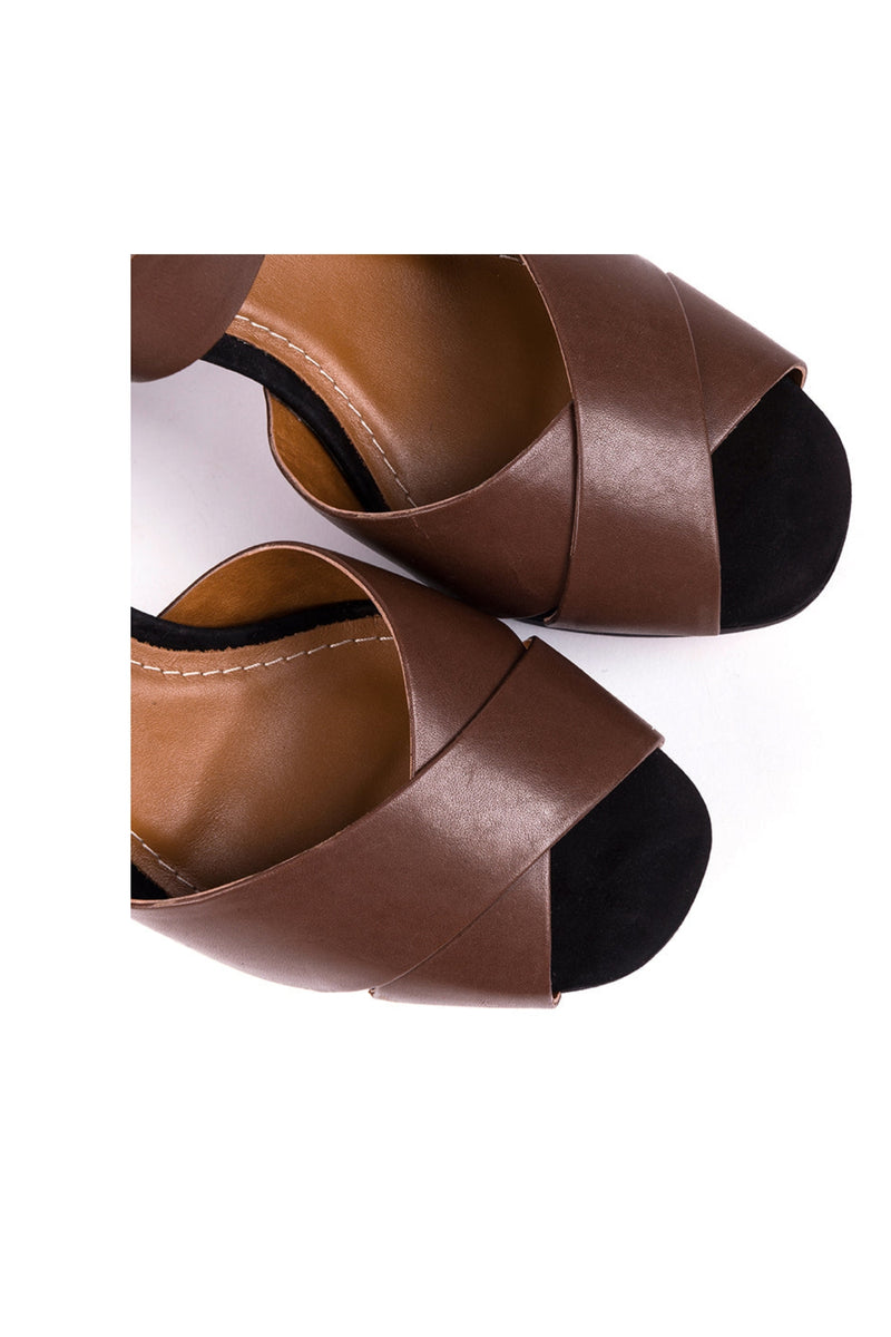 ​High-heeled sandals in brown leather and black suede