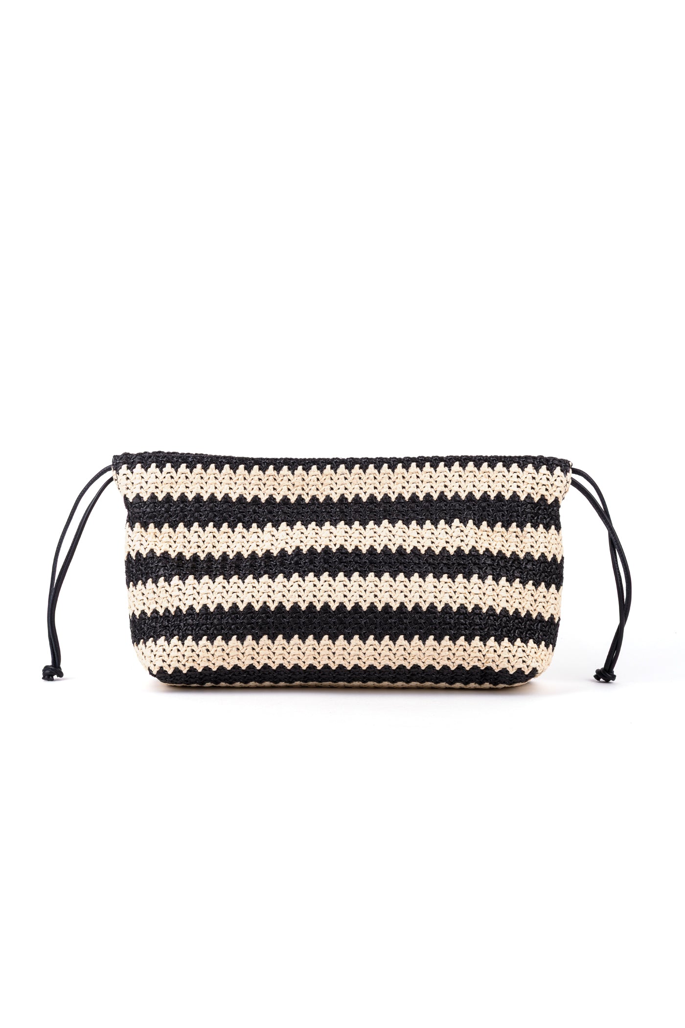 Bolsa em ráfia natural que pode ser usada como clucth ou atiracolo. Forro em tecido de algodão. Ideal para looks descontraídos de verão. Dimensões: 23 x 30 x 8 cms Altura Alça : 50 cms