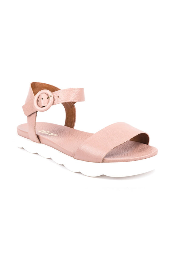 ​Flat sandals in pink leather