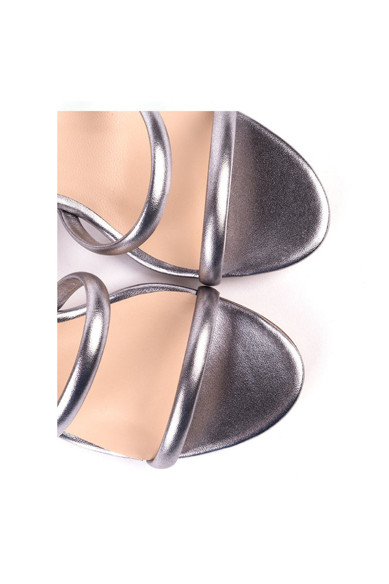 ​High helled sandals in silver metallic leather