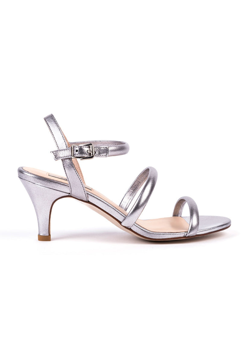 ​High helled sandals in silver metallic leather