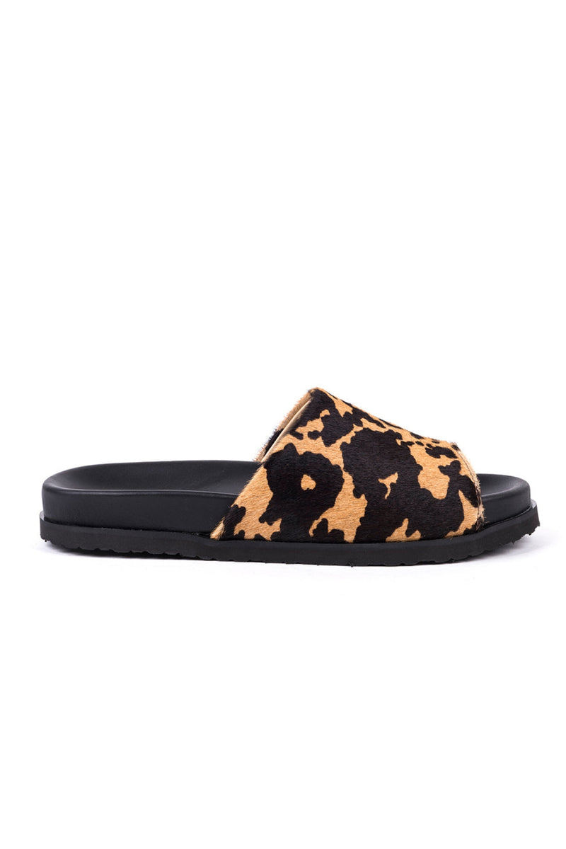 Black leather flat sandals with leopard fur