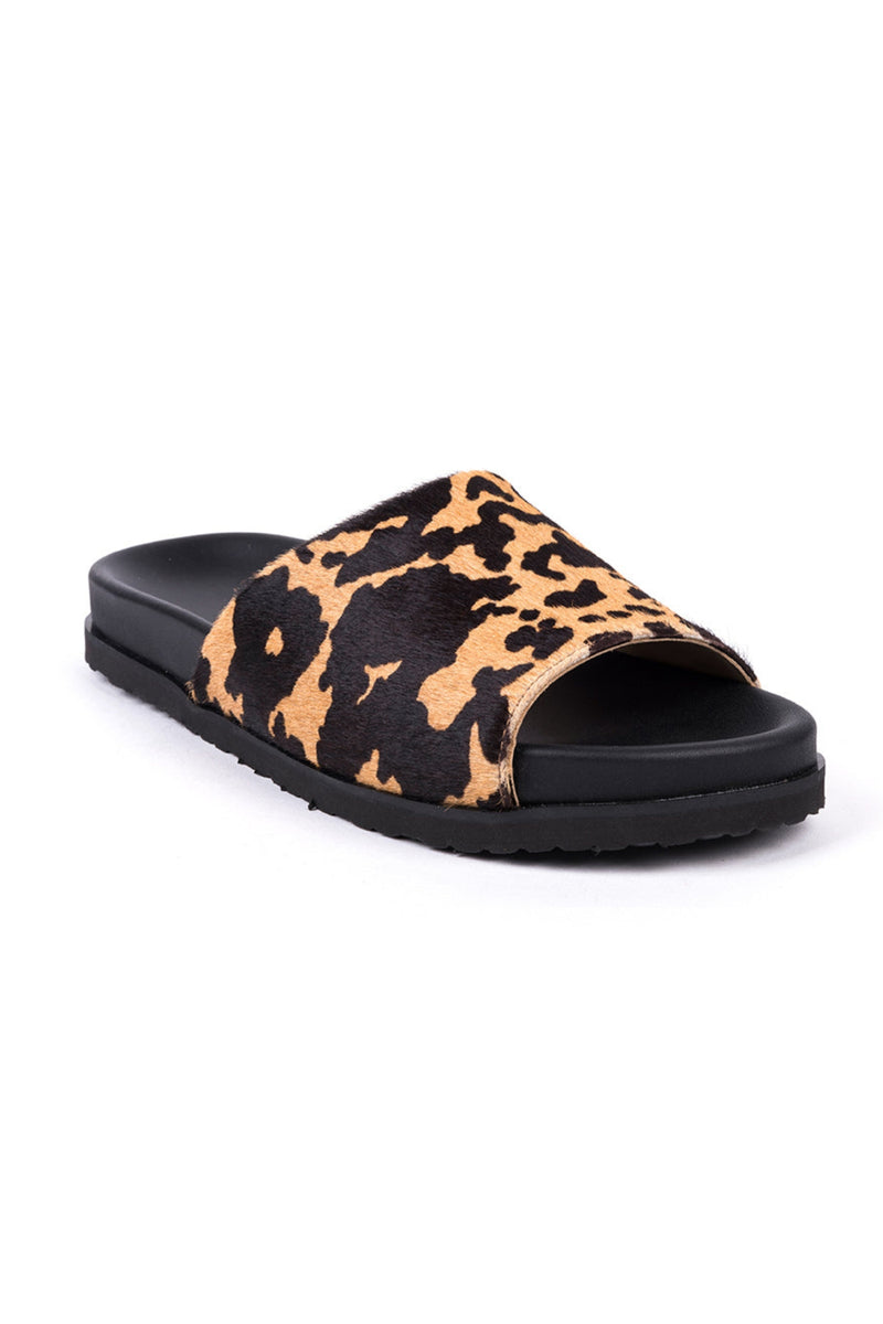 Black leather flat sandals with leopard fur