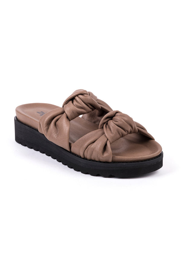 Flat sandals in black and taupe leather