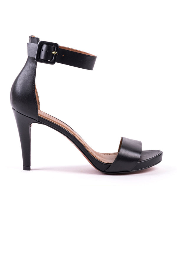 ​High-heeled sandals in black leather