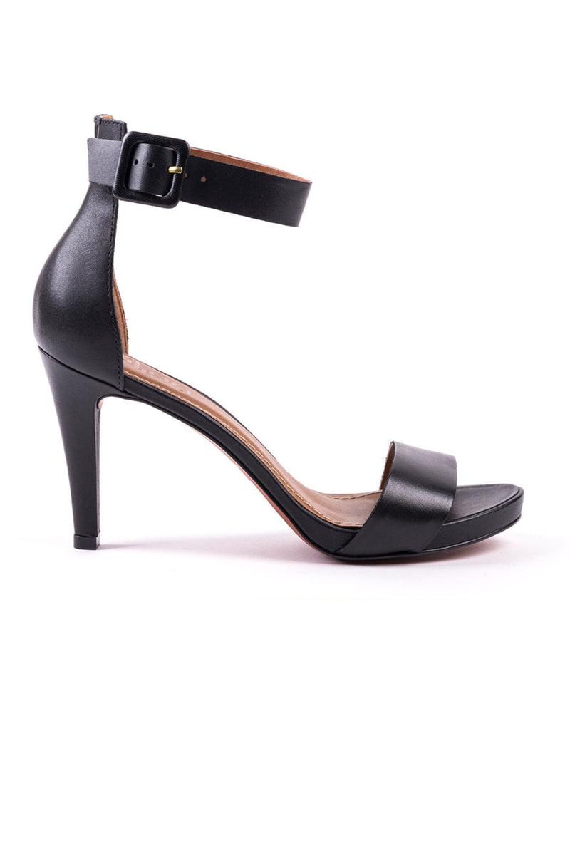 ​High-heeled sandals in black leather