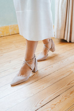 Sapatos de noiva de salto alto 5,5 cm em camurça toupeira