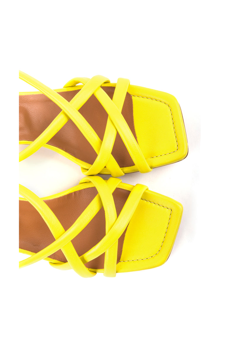 Sandálias de senhora coleção de verão, salto médio em pele amarela