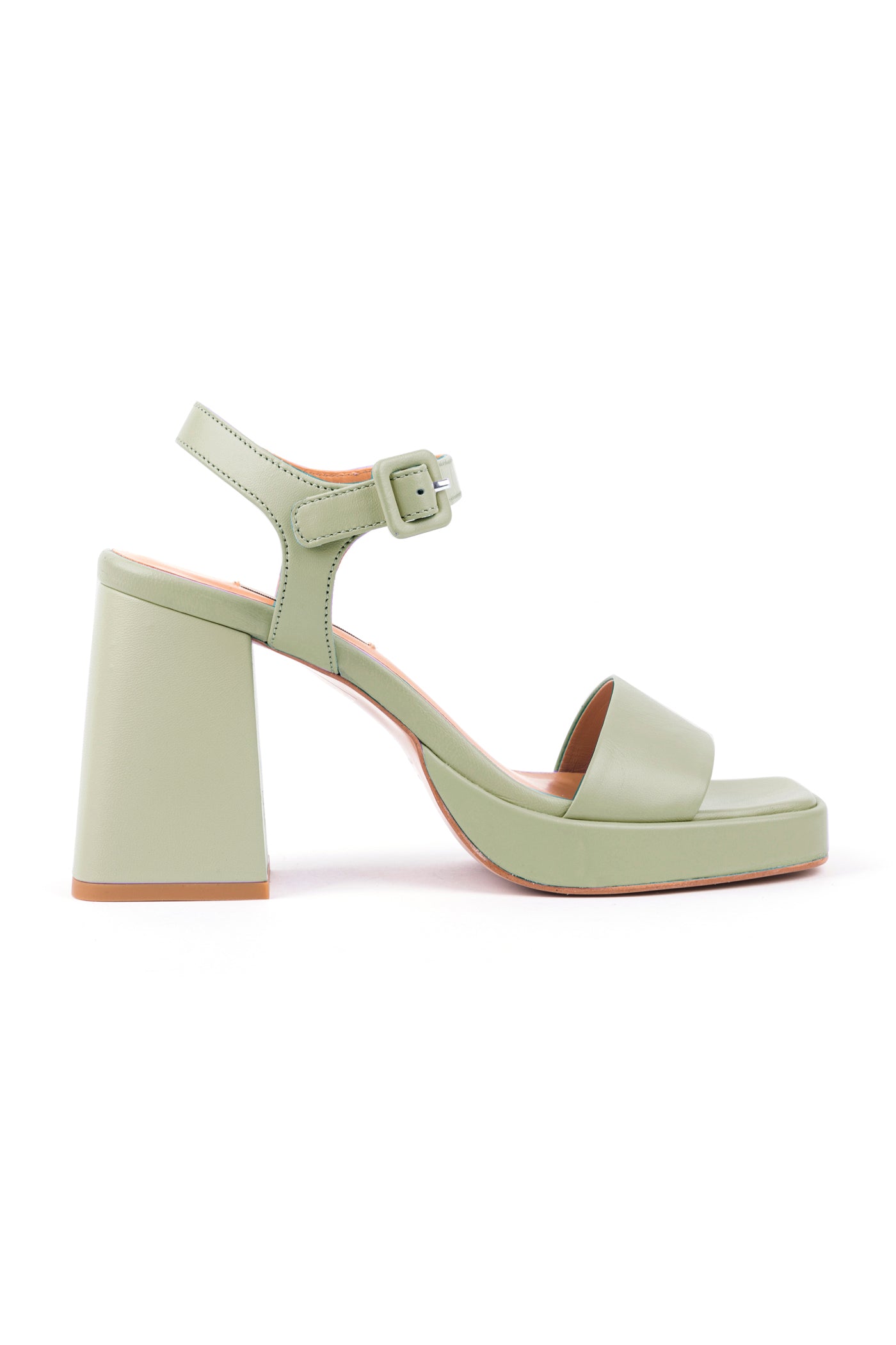 Sandalias de plataforma com salto alto em pele lilás, rosa e verde água.