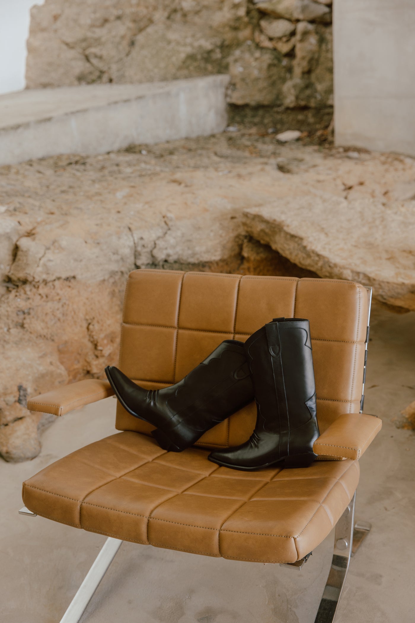 Botas texanas em pele preta de salto médio