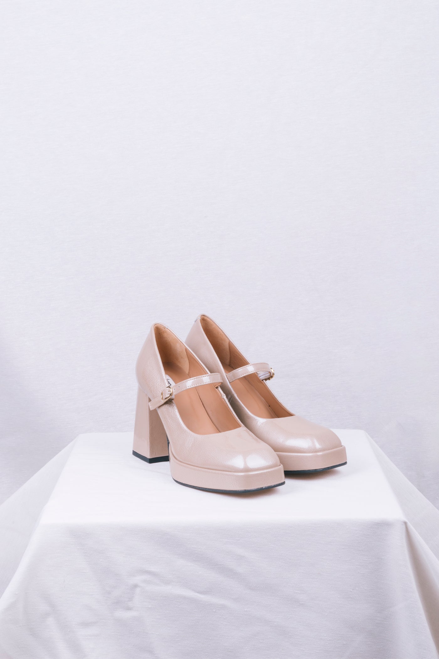 Sapato Mary Jane salto alto compensados em verniz, a nova tendencia de Outono