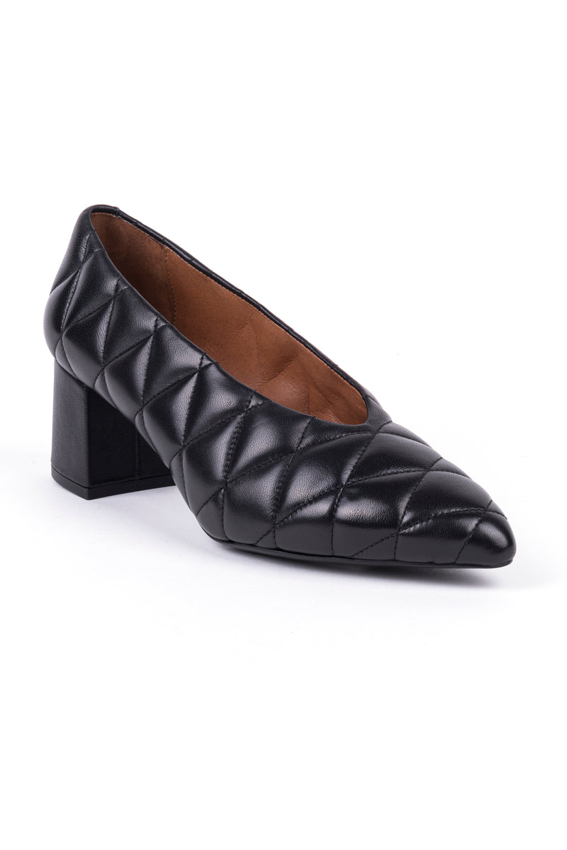 Sapato salto alto decote em V em pele. Disponível em preto e em bordeaux. Ref: 600598 