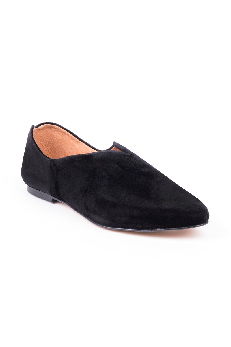 Sapatos estilo babucha rasa em veludo. Disponível em preto e roxo. Ref: 600606 <p>