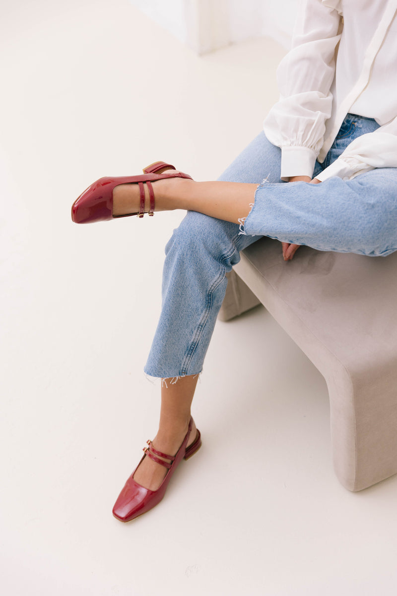 Slingbacks rasos estilo mary jane em pele vermelha