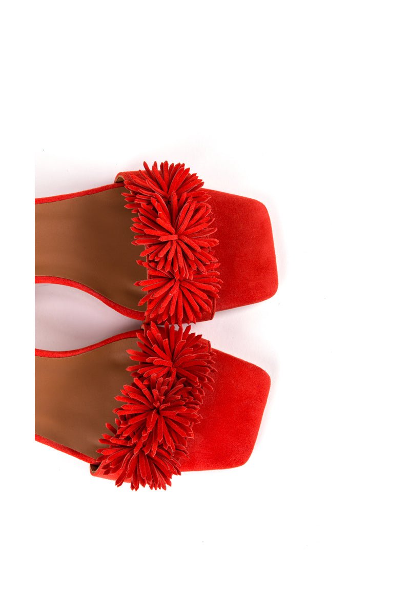 Sandálias de senhora de salto com 4cm e detalhe de pompons