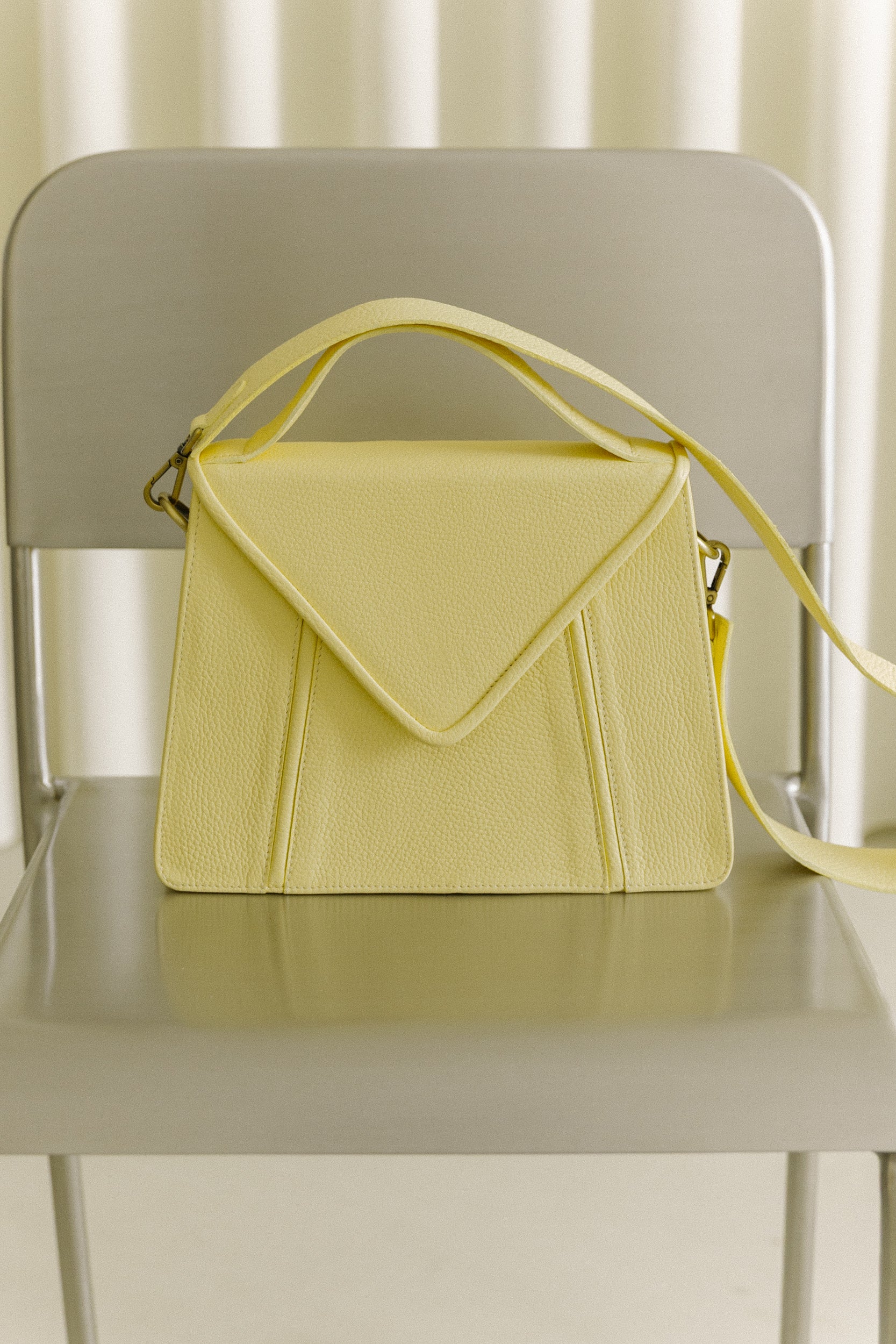 Mala de senhora envelope em pele