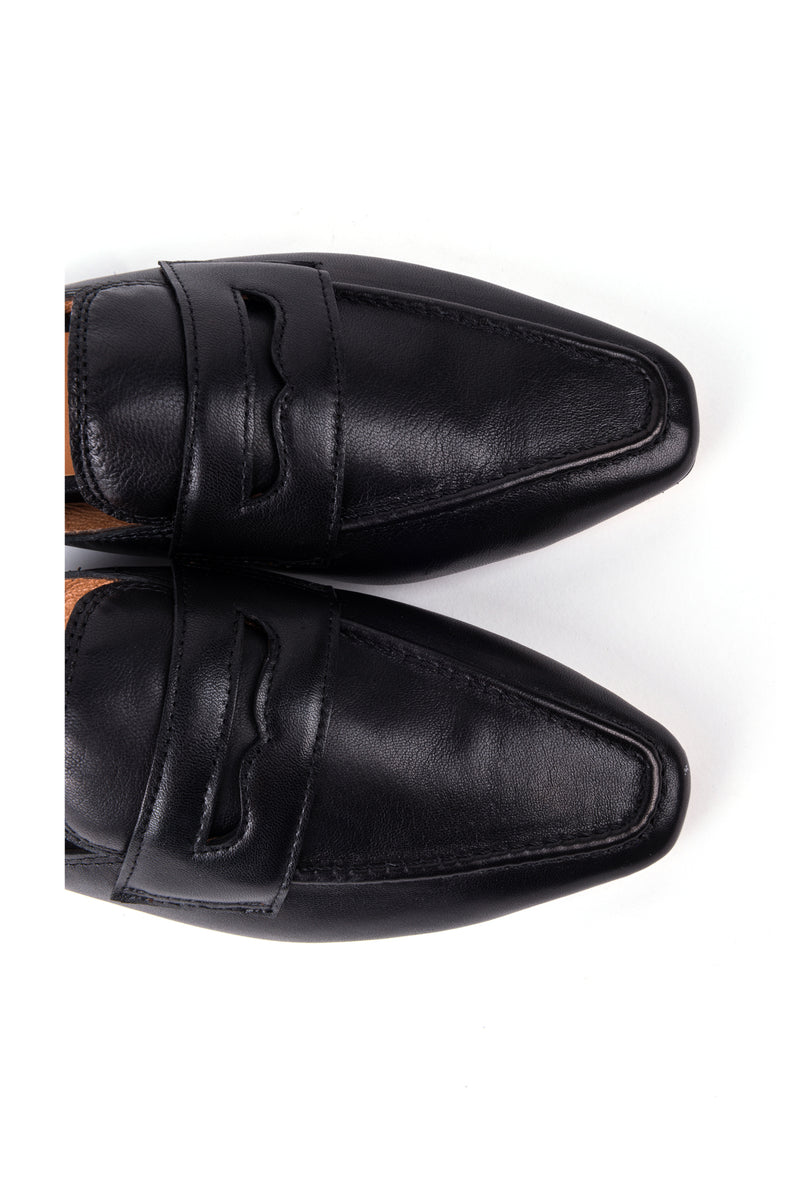 Mules rasas estilo loafer em pele