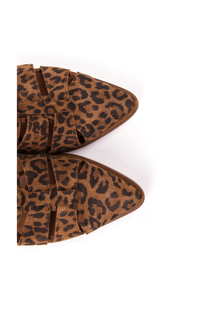 Sapatos rasos com recortes em croute leopardo